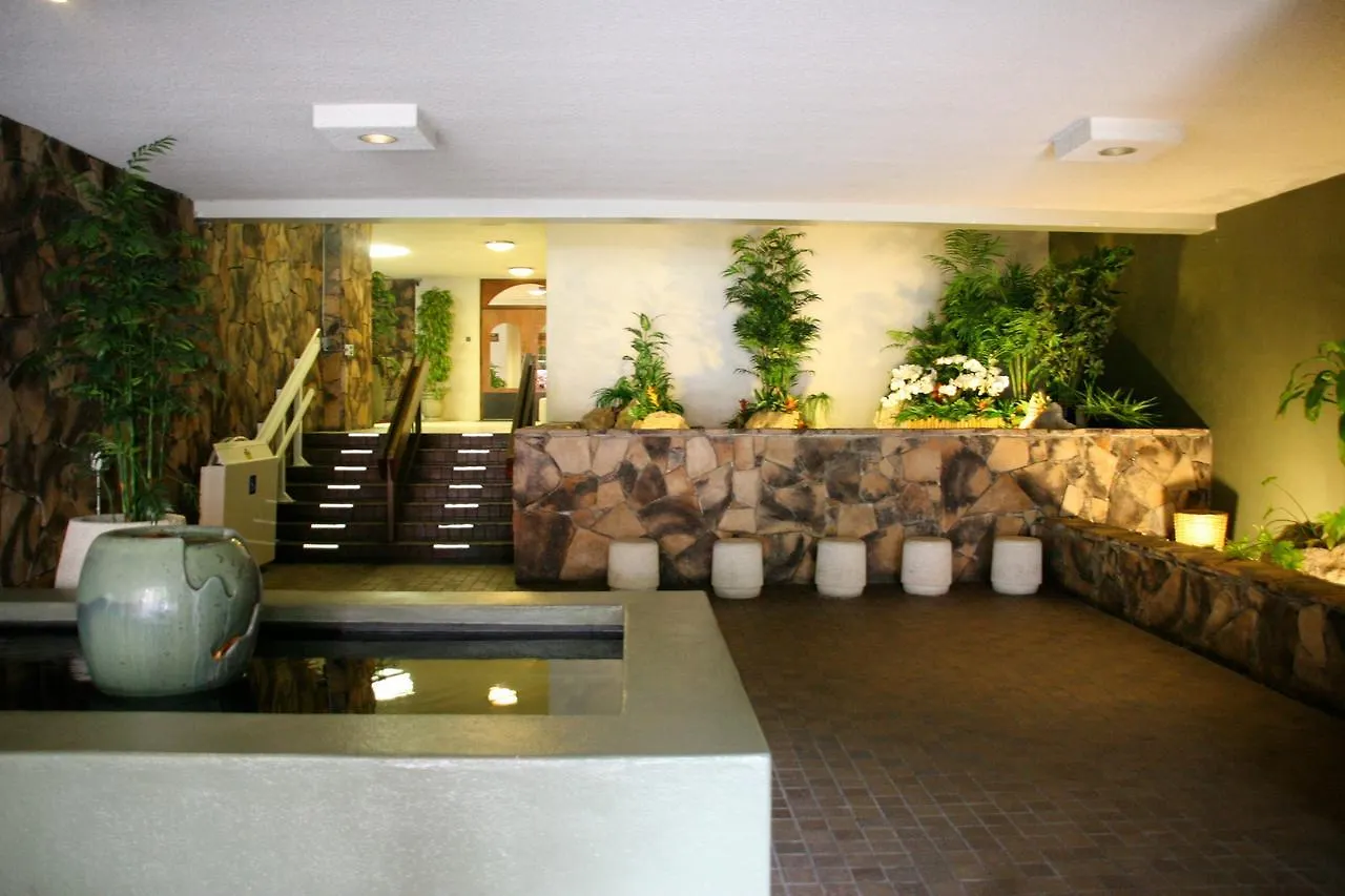 Unipack At Waikiki Park Heights Hostel