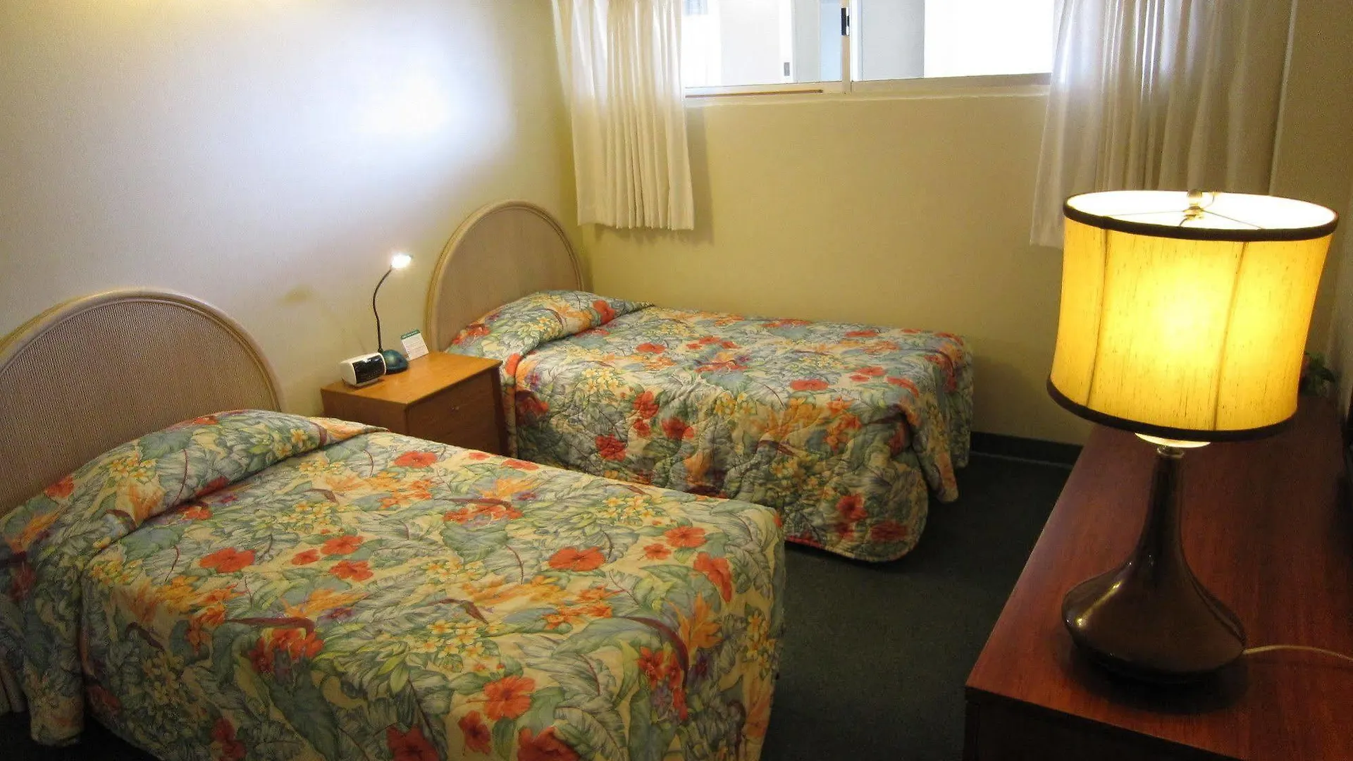 Unipack At Waikiki Park Heights Hostel Honolulu
