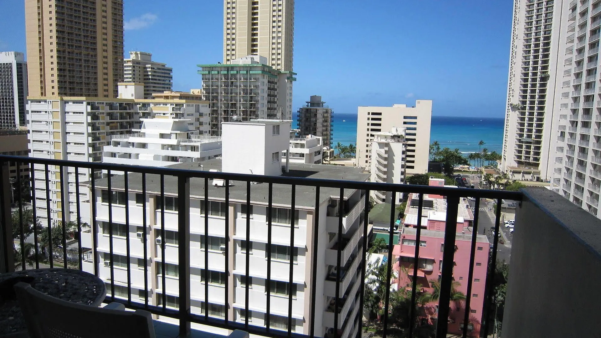 Unipack At Waikiki Park Heights Hostel